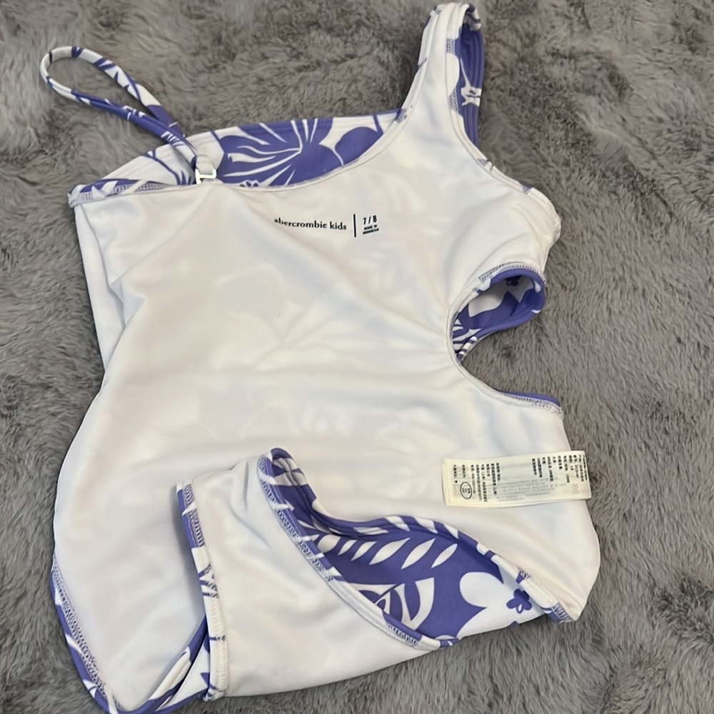 Swimsuit - Picture 5 of 5
